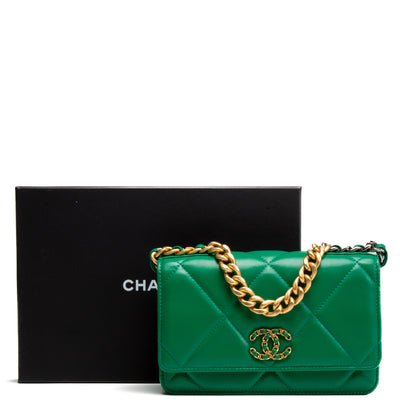 CHANEL 19 Wallet On Chain - Kelly Green