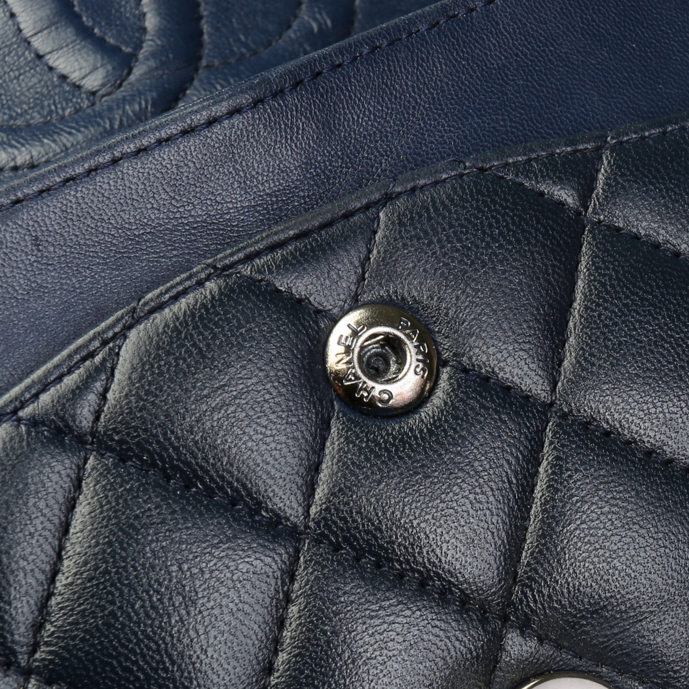 CHANEL Classic Quilted Double Flap Medium - Navy