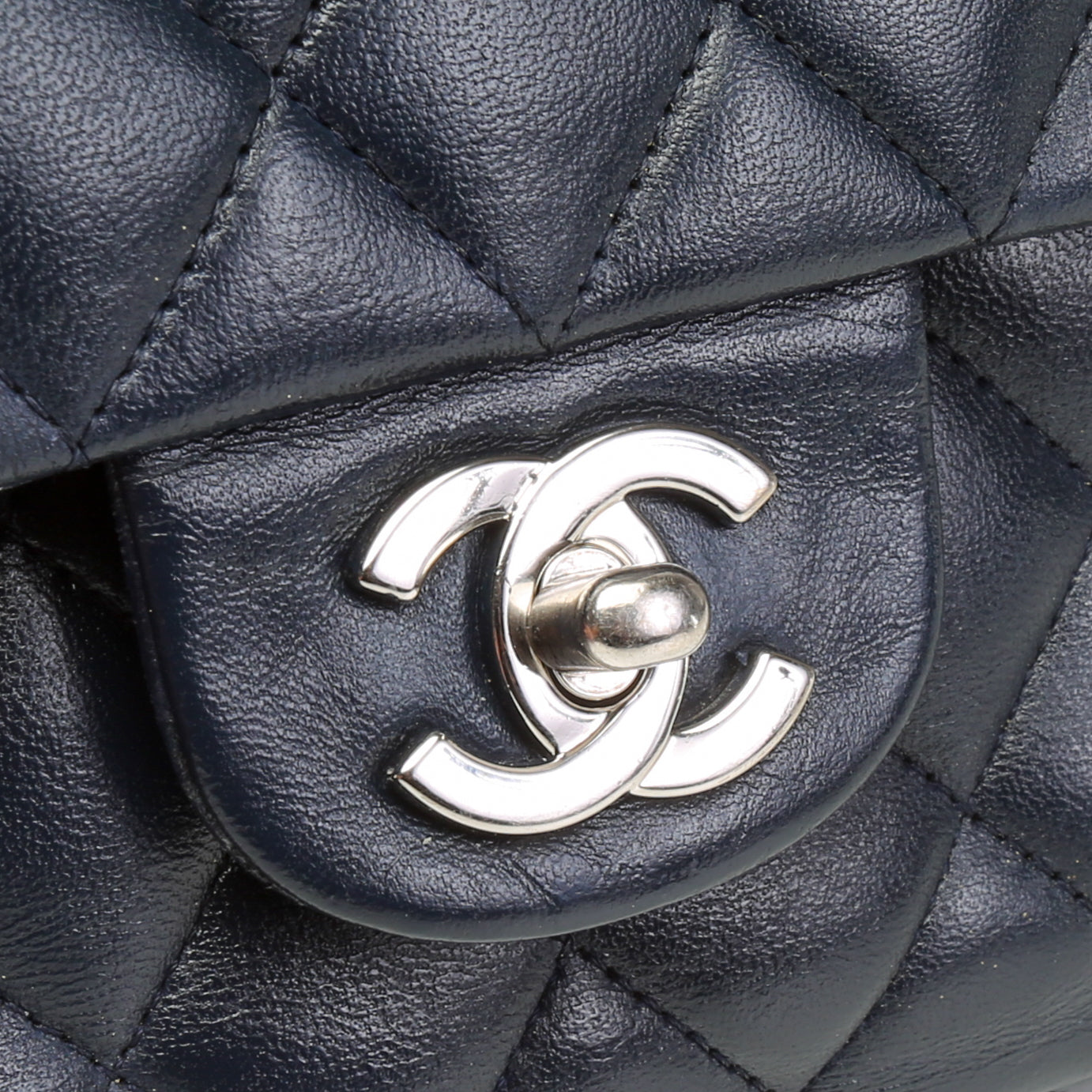 CHANEL Classic Quilted Double Flap Medium - Navy