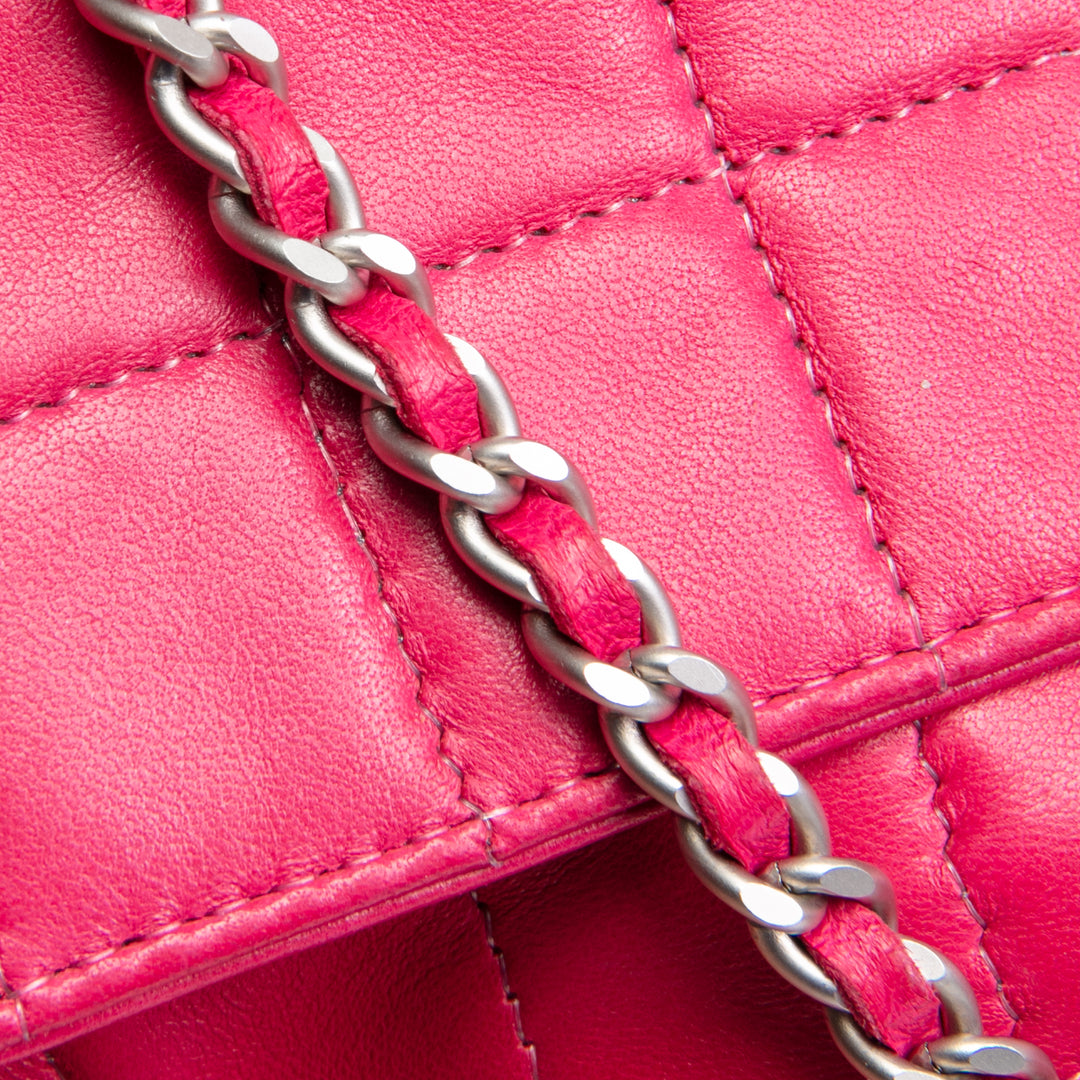 Chanel Lambskin -Schokoladenbeutel Mademoiselle Lock Chain -Tasche - Fuschia Outlet Final Sale