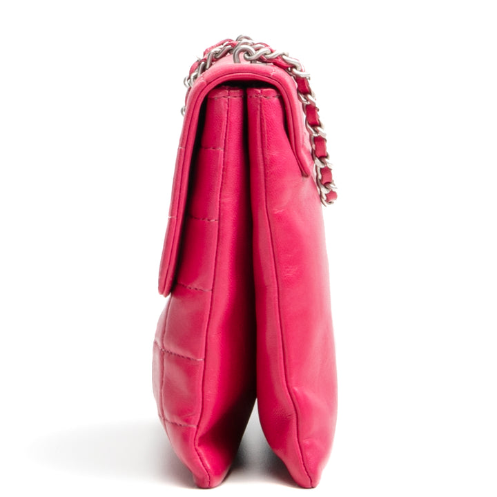 Chanel Lambskin -Schokoladenbeutel Mademoiselle Lock Chain -Tasche - Fuschia Outlet Final Sale