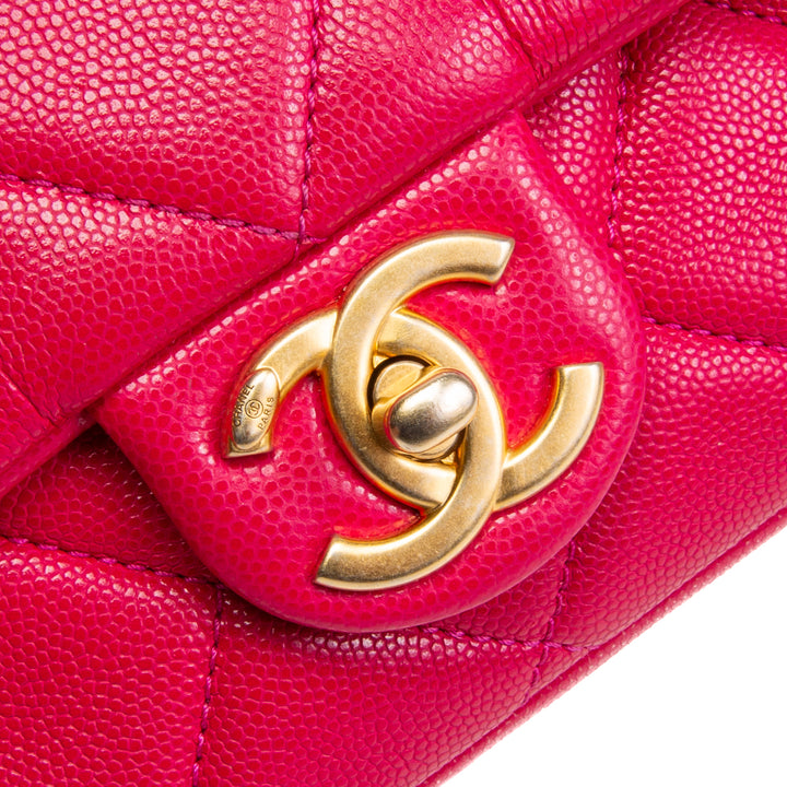 CHANEL Twist Your Buttons Small Flap Bag - Fuchsia