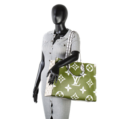 LOUIS VUITTON Monogram Giant Onthego GM - White