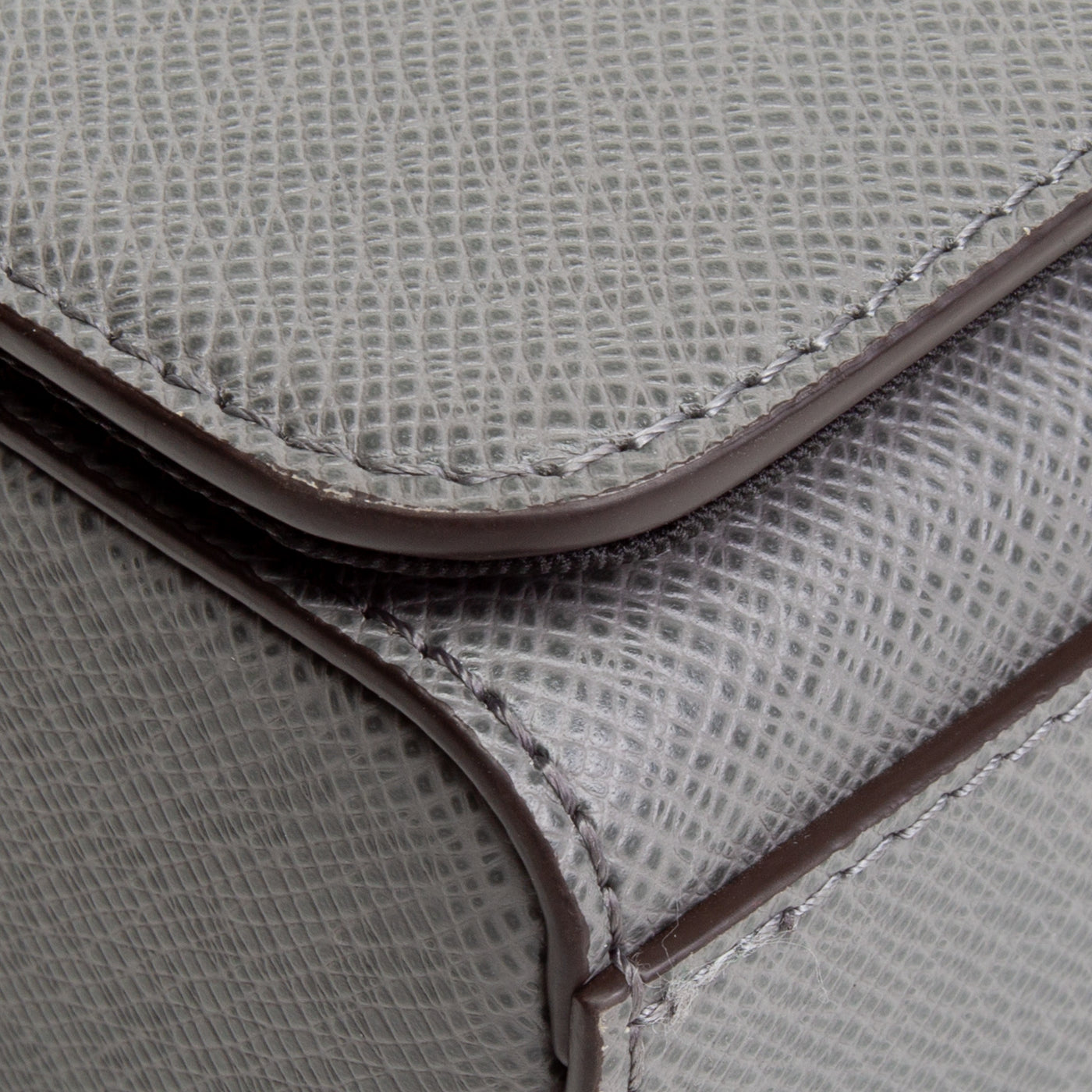 LOUIS VUITTON Taiga New Flap Messenger - Gris