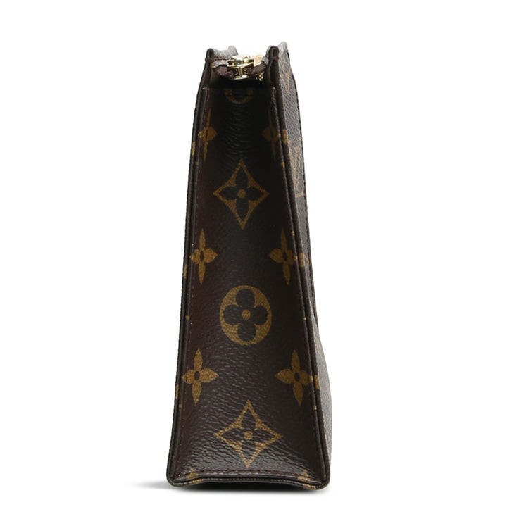 LOUIS VUITTON Monogram Toiletry 19