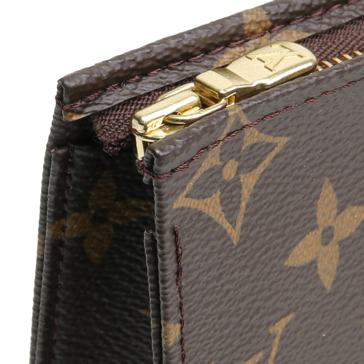 LOUIS VUITTON Monogram Toiletry 19